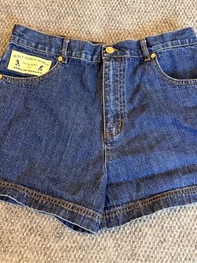 Walt Disney World Women’s High Rise Denim Jean Shorts Size 8 Dark Wash Mickey